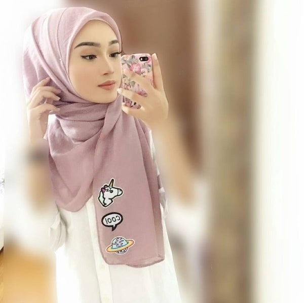 Cikiut Patches Shawl (Dusty Blood) - Almaz Hijabi